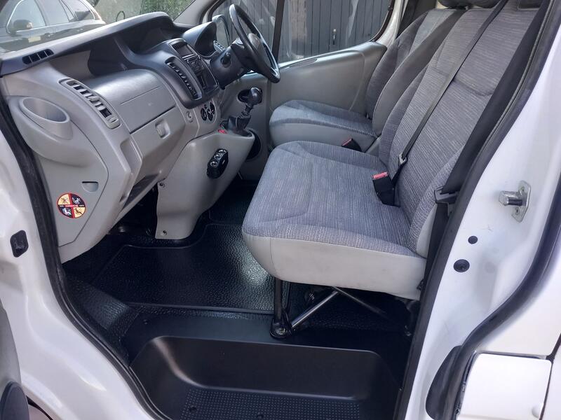 RENAULT TRAFIC