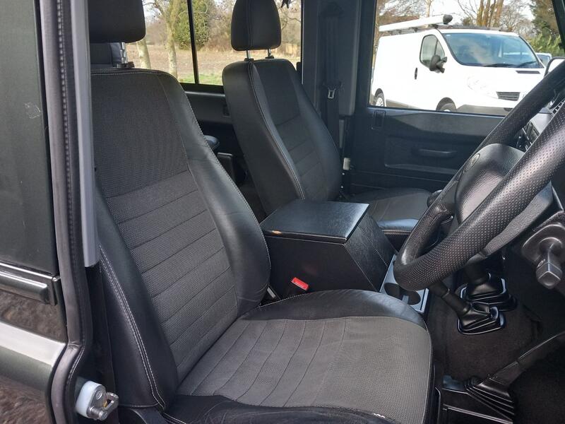 LAND ROVER DEFENDER