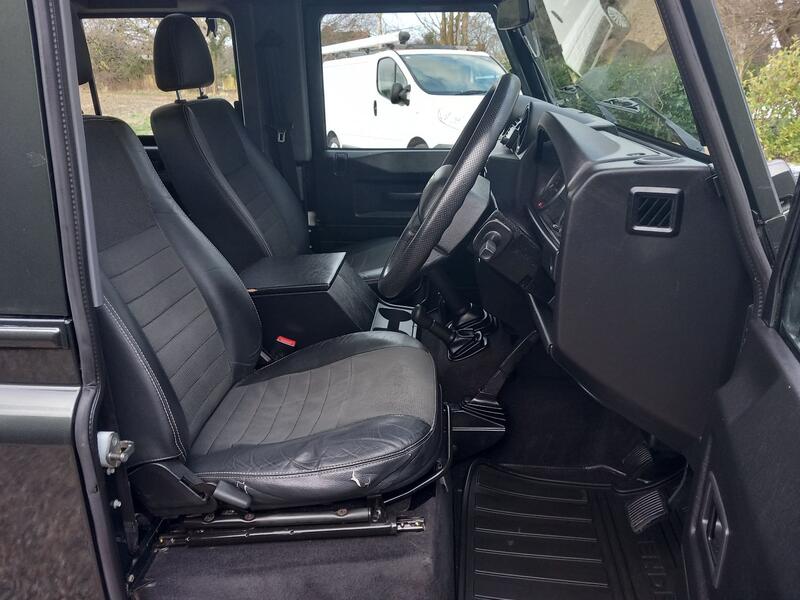 LAND ROVER DEFENDER