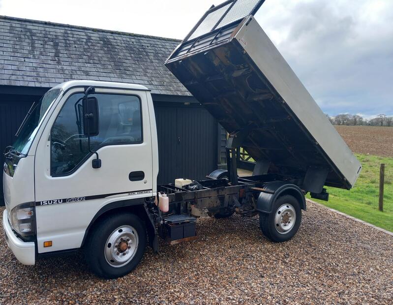 ISUZU NKR