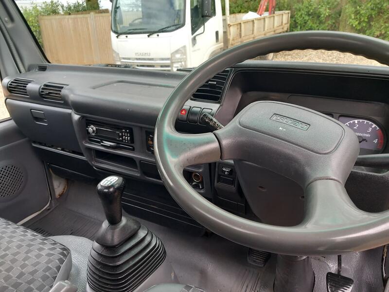 ISUZU NKR