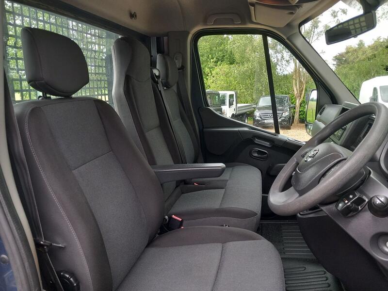 NISSAN NV400