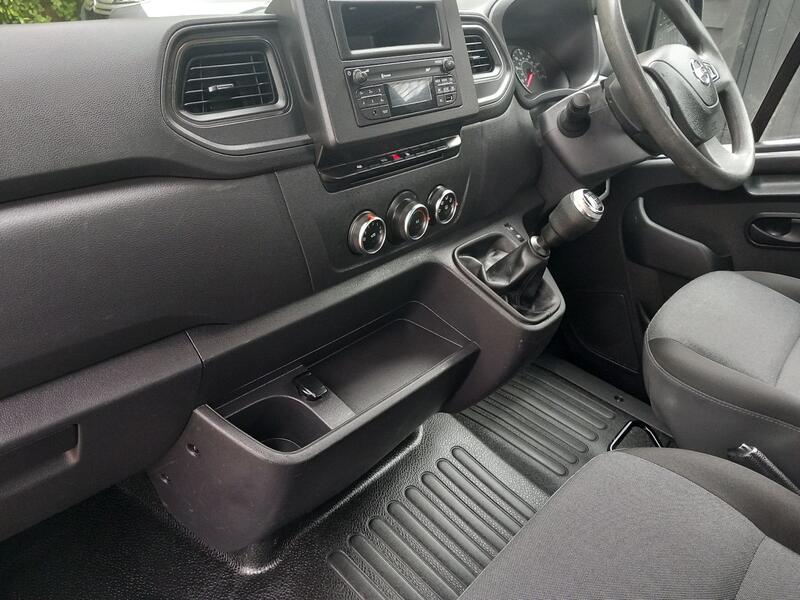 NISSAN NV400