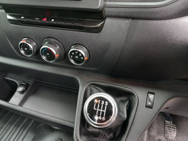 NISSAN NV400