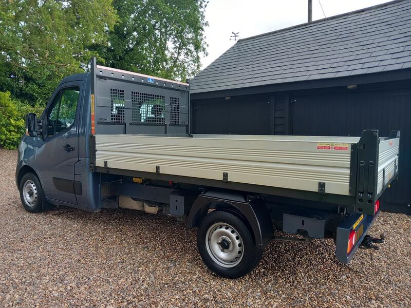 NISSAN NV400