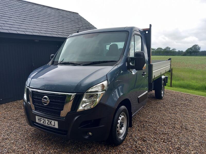 NISSAN NV400