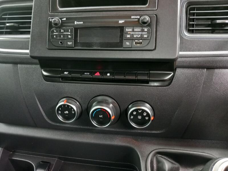 NISSAN NV400
