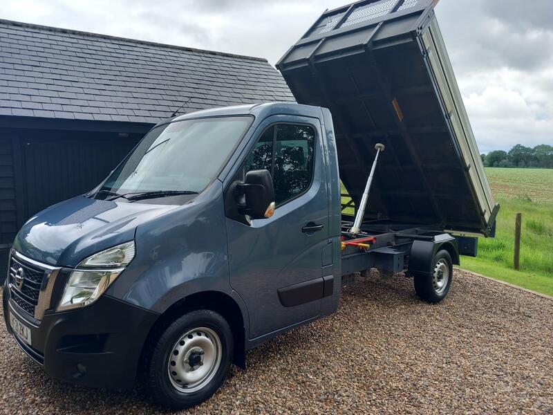 NISSAN NV400