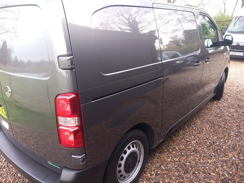 VAUXHALL VIVARO