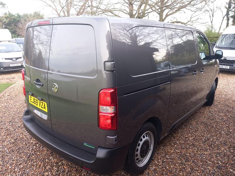 VAUXHALL VIVARO