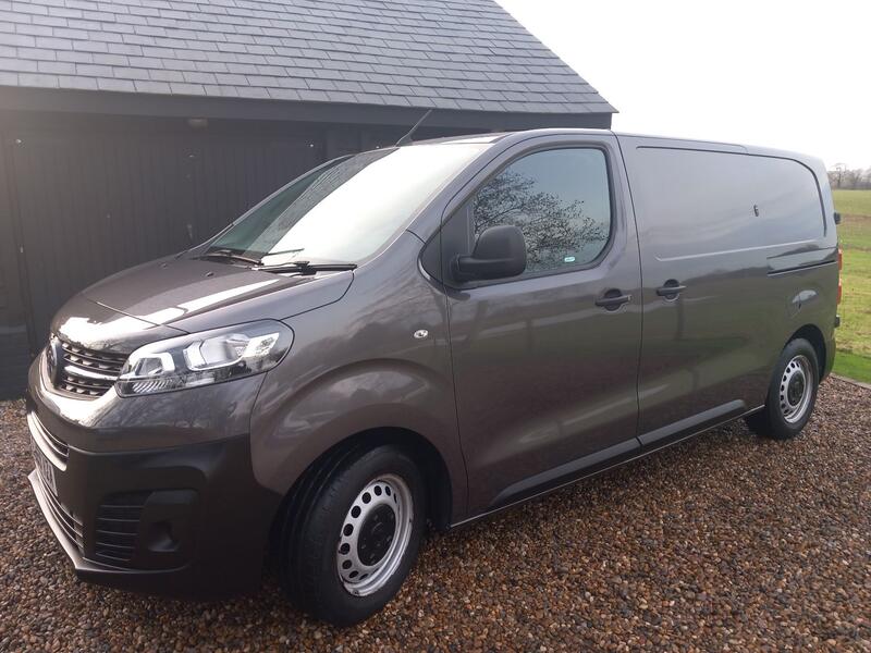 VAUXHALL VIVARO