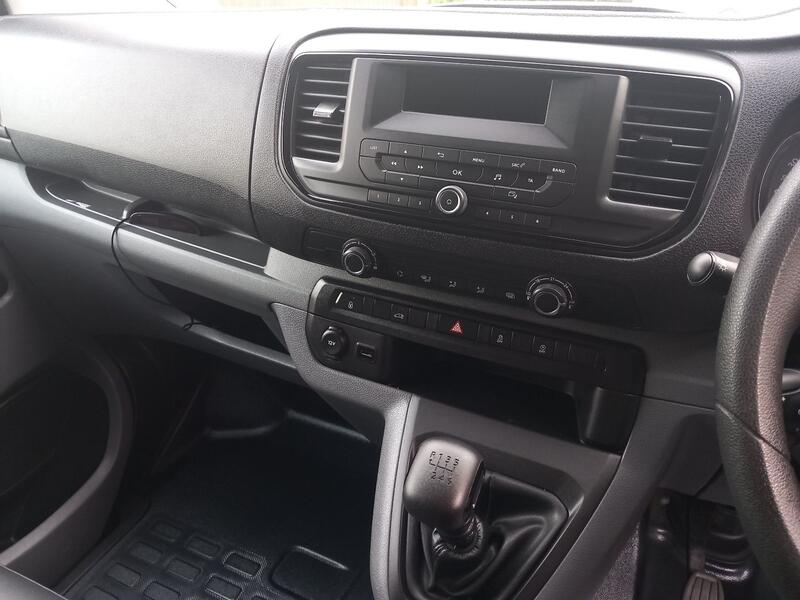 VAUXHALL VIVARO