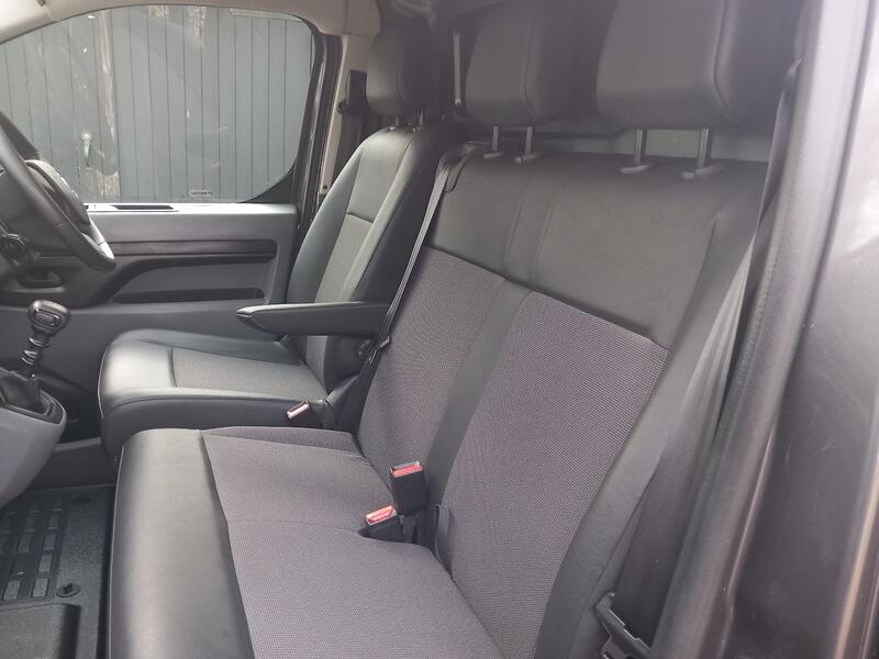 VAUXHALL VIVARO