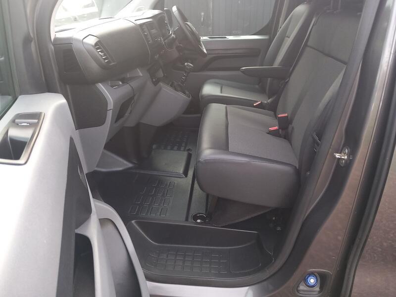 VAUXHALL VIVARO