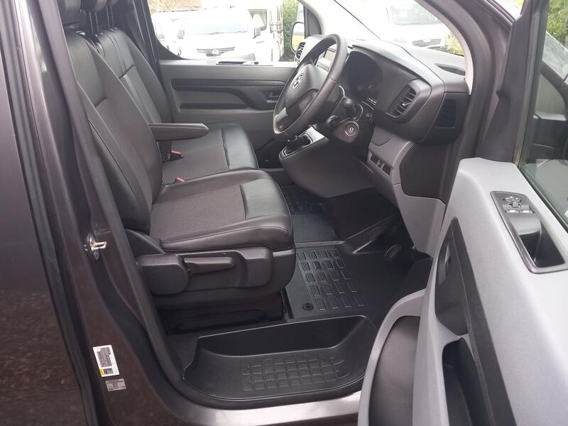 VAUXHALL VIVARO