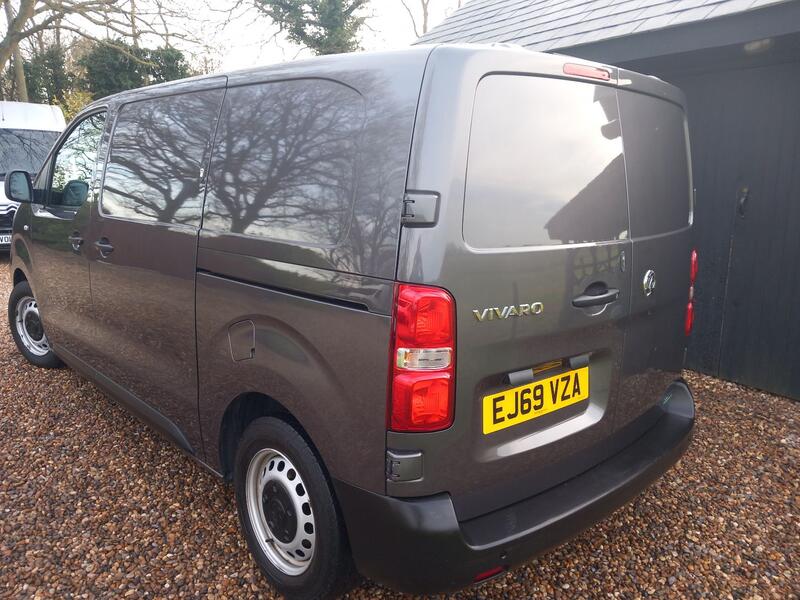 VAUXHALL VIVARO