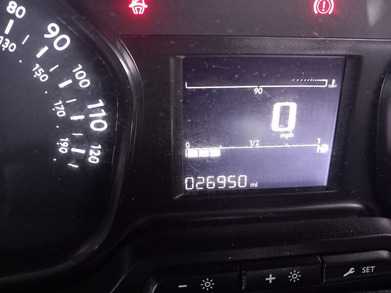 VAUXHALL VIVARO