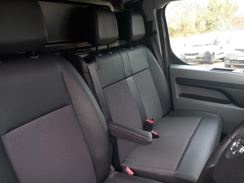 VAUXHALL VIVARO