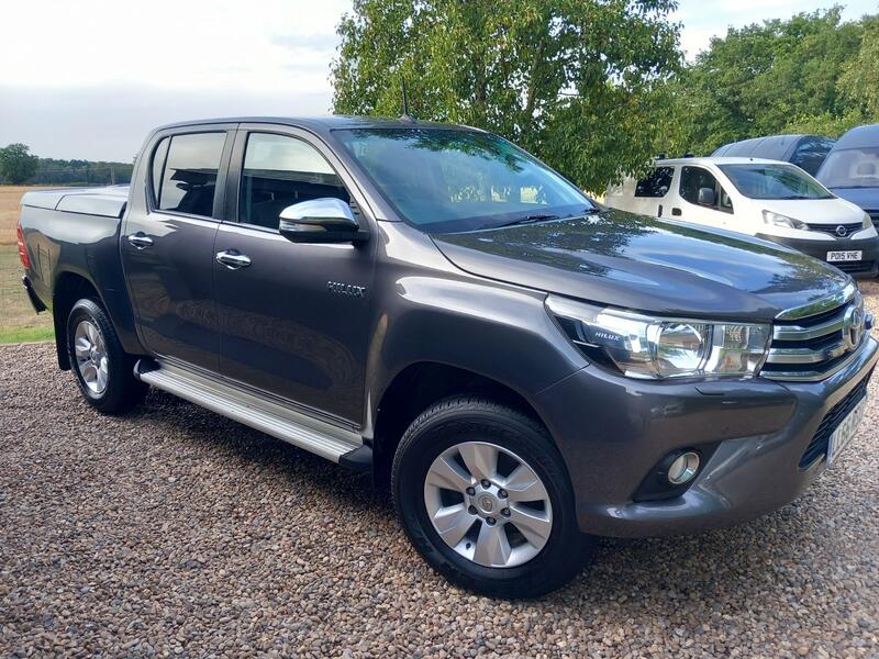 View TOYOTA HILUX 2.4 D-4D Icon