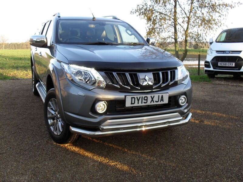 MITSUBISHI L200