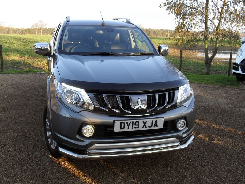 MITSUBISHI L200
