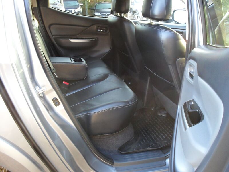 MITSUBISHI L200