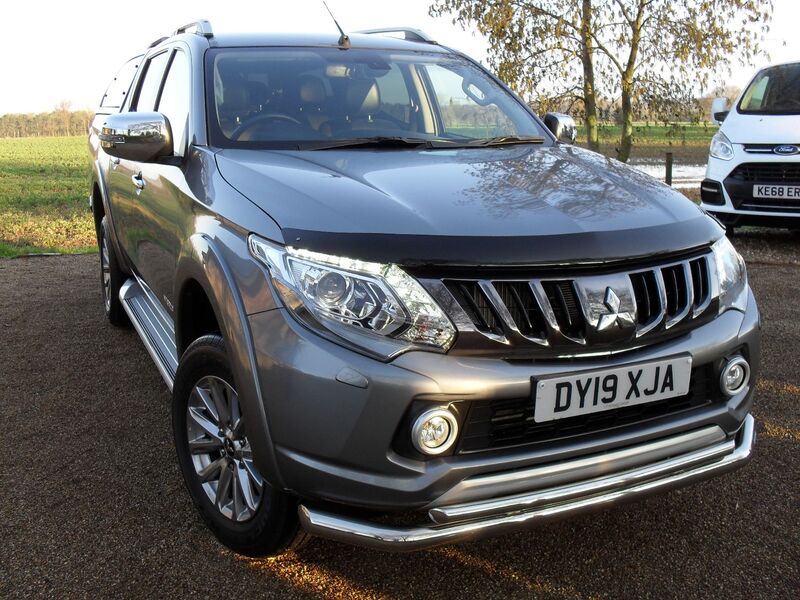MITSUBISHI L200