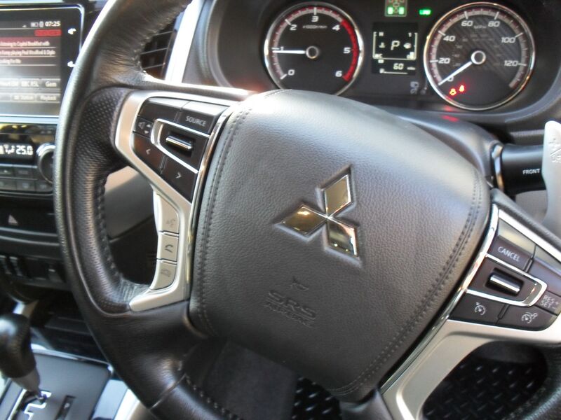 MITSUBISHI L200