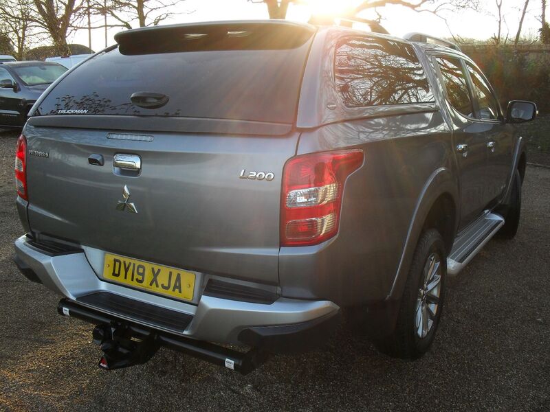 MITSUBISHI L200