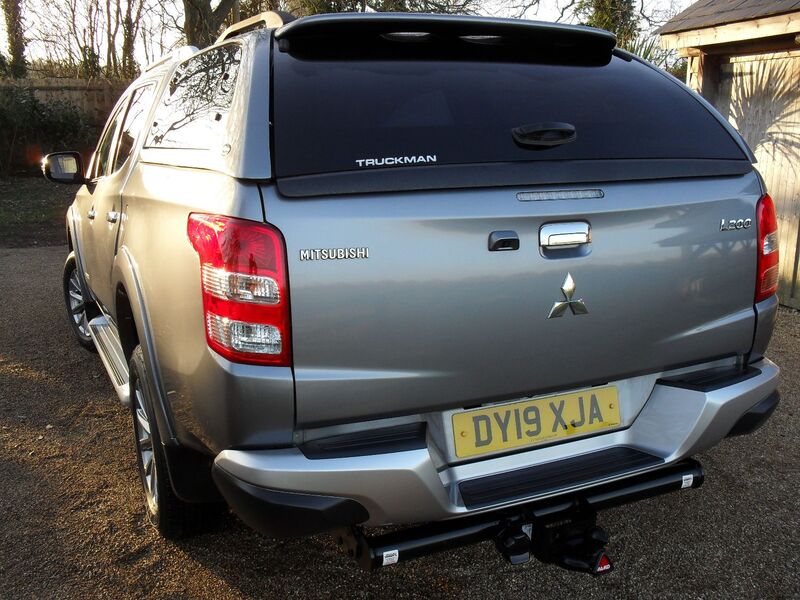 MITSUBISHI L200