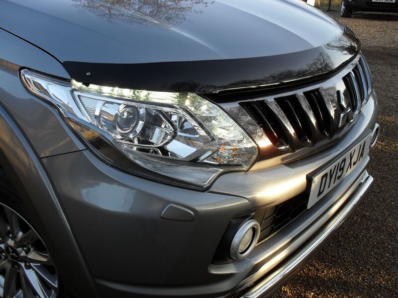 MITSUBISHI L200