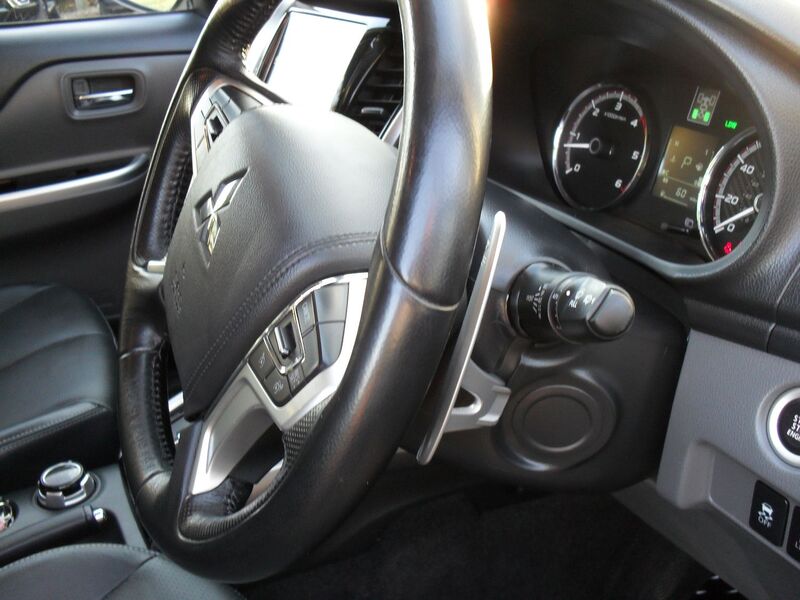 MITSUBISHI L200