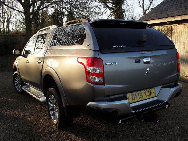 MITSUBISHI L200