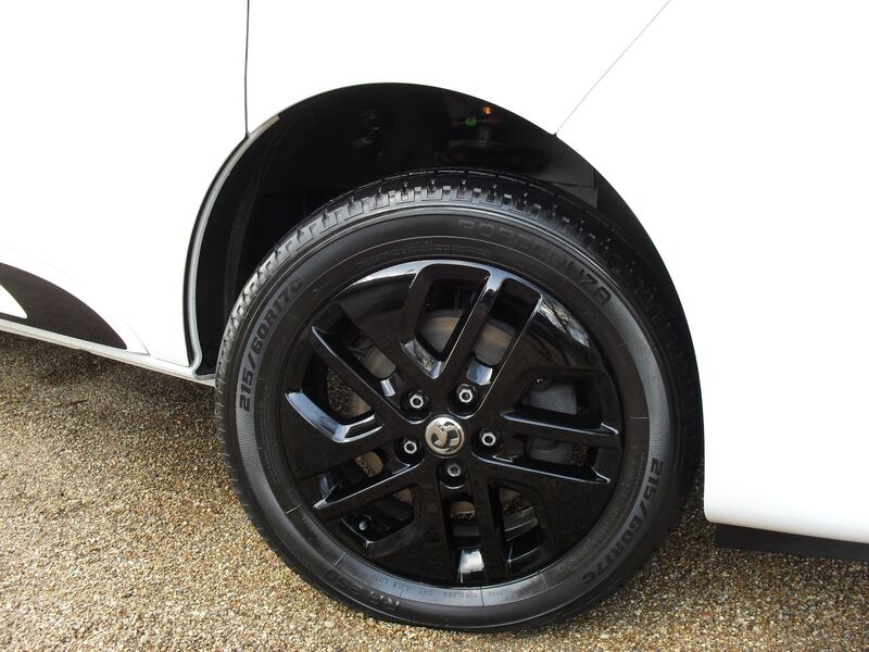 VAUXHALL VIVARO