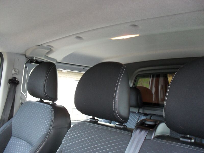 VAUXHALL VIVARO