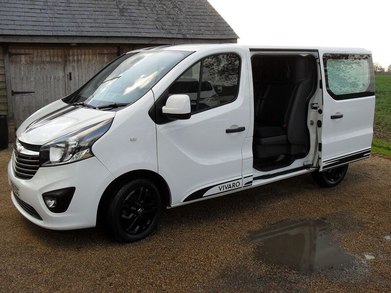 VAUXHALL VIVARO