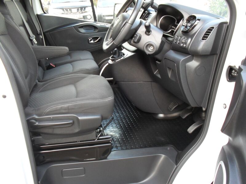 VAUXHALL VIVARO