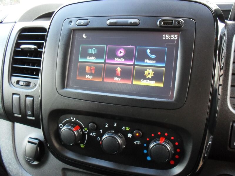 VAUXHALL VIVARO