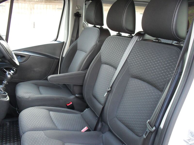 VAUXHALL VIVARO