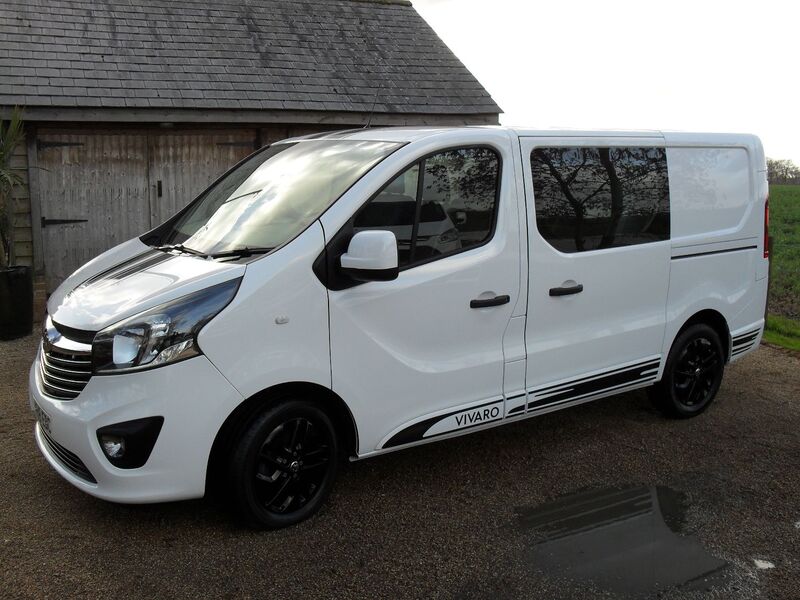 VAUXHALL VIVARO