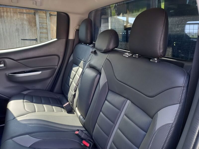 MITSUBISHI L200