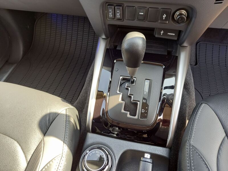 MITSUBISHI L200