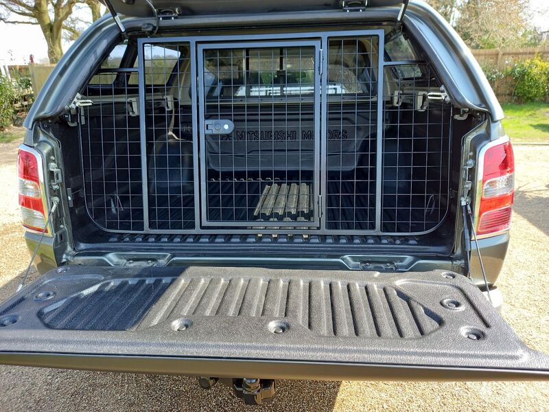 MITSUBISHI L200