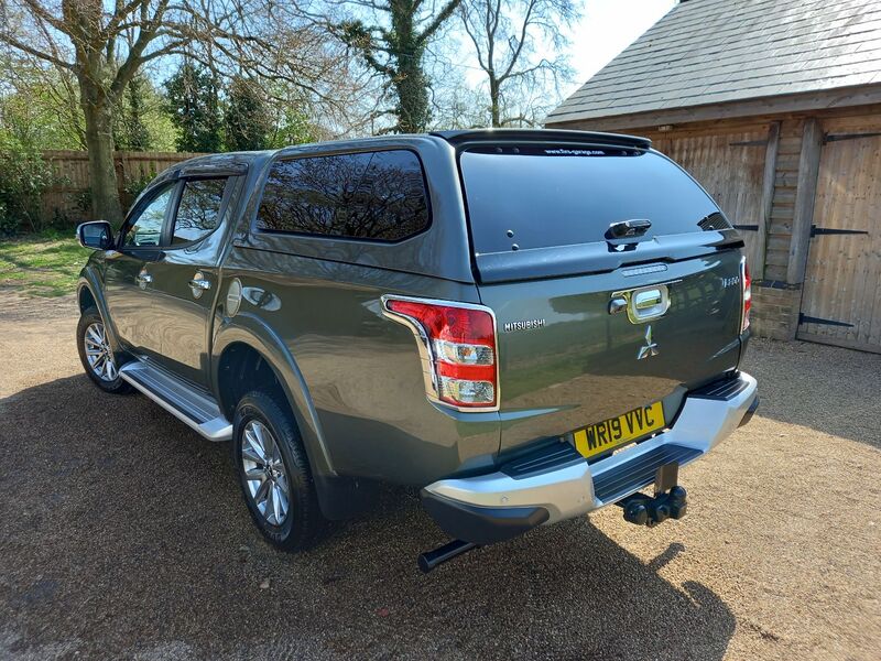 MITSUBISHI L200