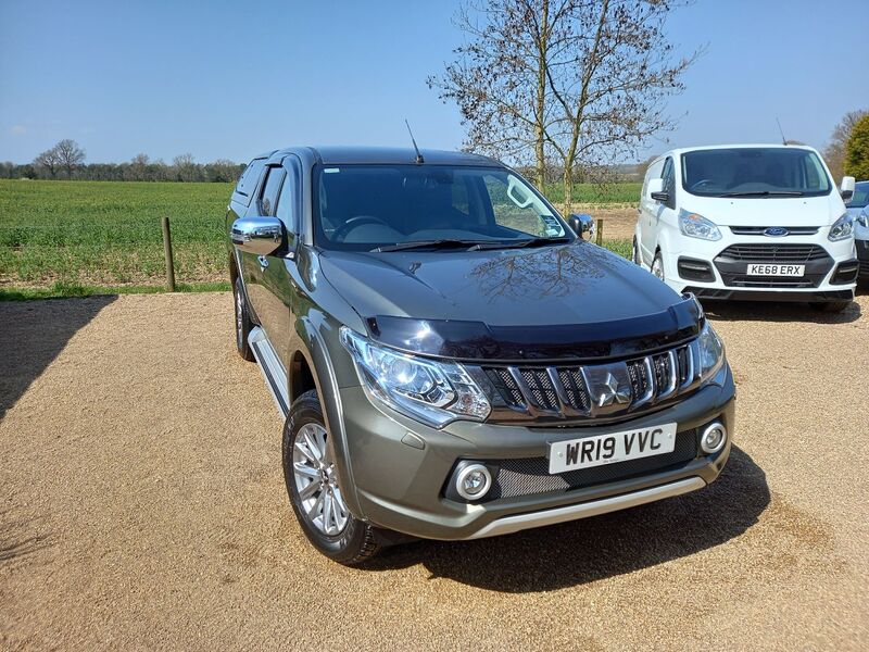 MITSUBISHI L200