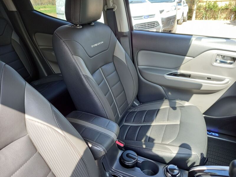 MITSUBISHI L200