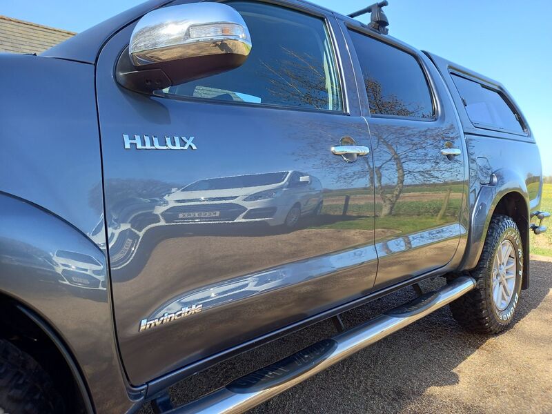 TOYOTA HILUX