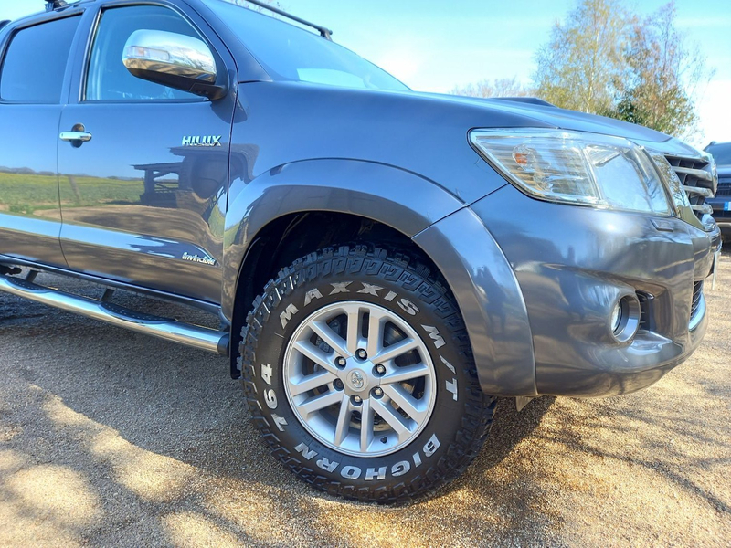 TOYOTA HILUX