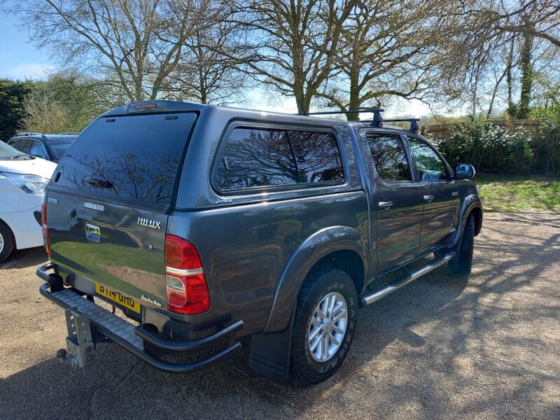 TOYOTA HILUX