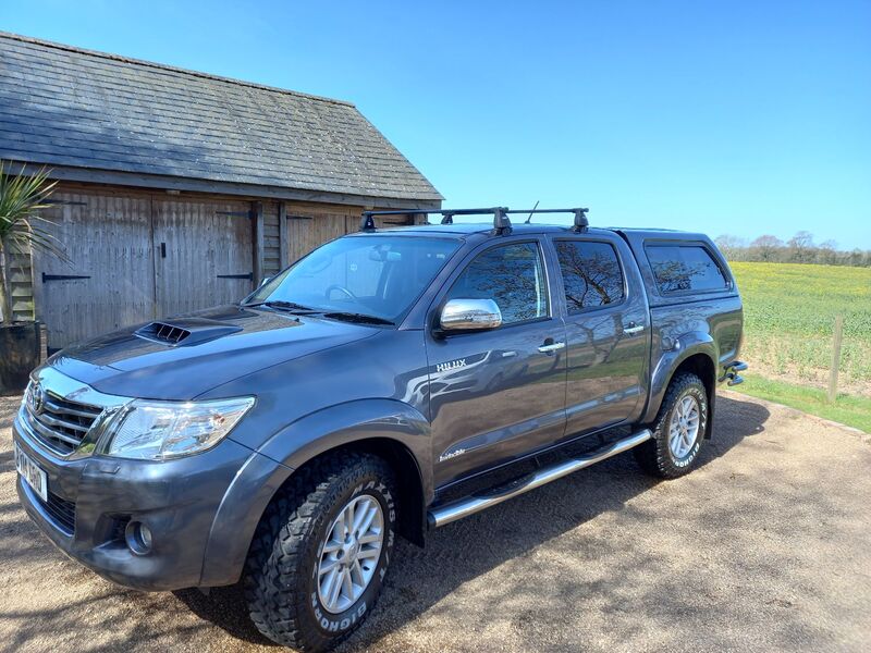 TOYOTA HILUX